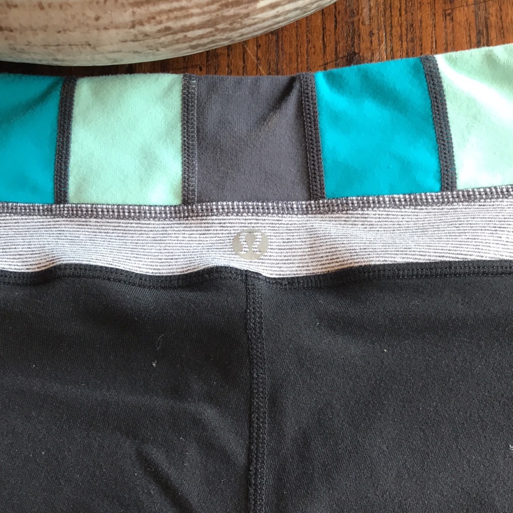 Lululemon reversible black crop yoga pants Sz 6 - Picture 5 of 8